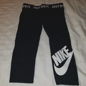 Black Nike leggings